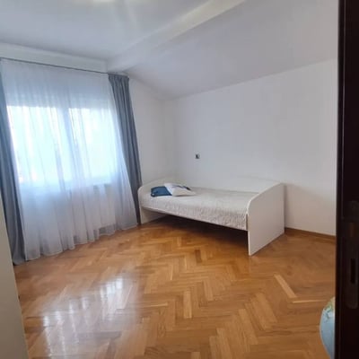 Alquiler de una acogedora casa, 150 m², Voždovac, Belgrado, Serbia